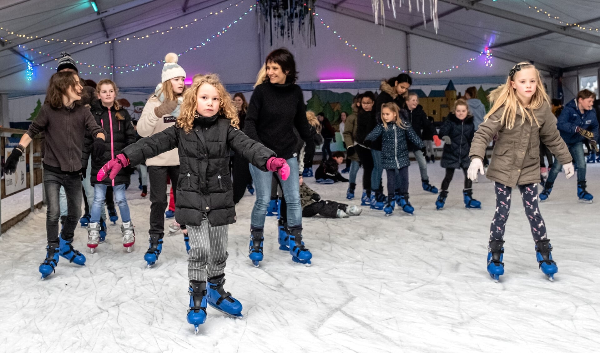 Kinderen genieten van schaatspret bij het WinterparadIJS.