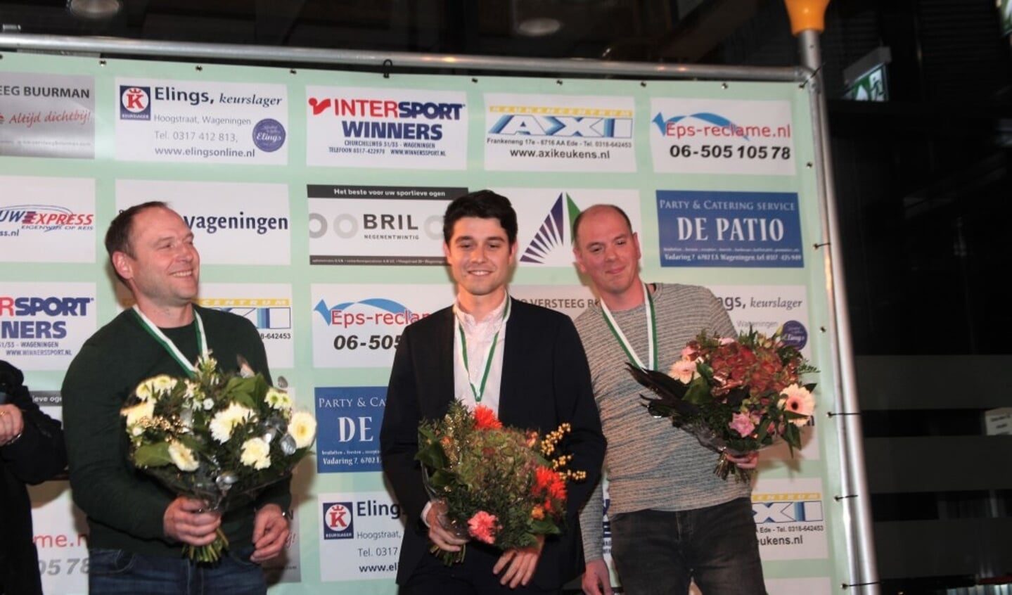 De handboogschutters Willem van Doesburg en Jan-Willem Lentjes en zeiler Eugene HendrikX (midden) waren in de race voor Sportman van het Jaar. Die titel ging echter naar de niet aanwezige dammer, Jan Groenendijk.