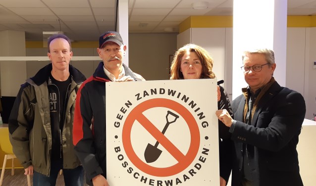 Op de publieke tribune zaten omwonenden van de Bosscherwaarden. Na afloop toonden ze zich teleurgesteld over het gebrek aan daadkracht bij de politiek. Ze zijn van mening dat het storten van vervuild slib alle inwoners van Wijk bij Duurstede aangaat.