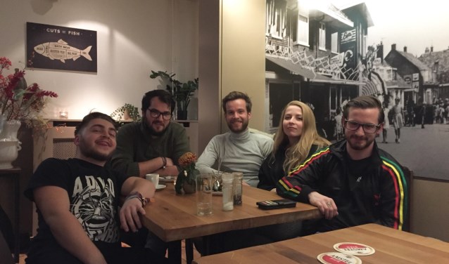 Kick Me Out: bandleden Rowan, Boudewijn, Leander, Nienke en Fons