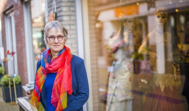 Simone Giele verzamelt in haar winkel bijzondere objecten, waar de passie van de makers vanaf straalt. 