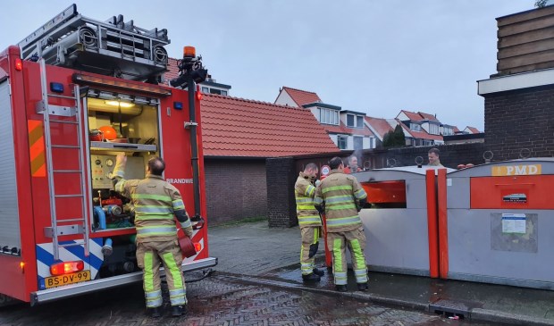 De brandweer moest zowel 's nachts als 's middags naar de Lekstraat om een containerbrand te blussen.