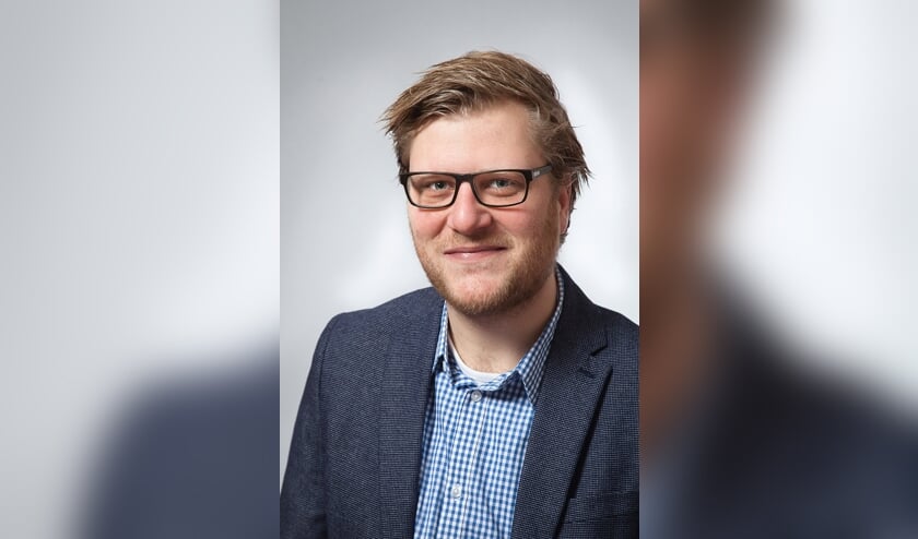 Marc Smits (SP) liep bij het woningdebat bijna een complete avondvierdaagse, steeds van en naar zijn plek en de interruptiemicrofoon.