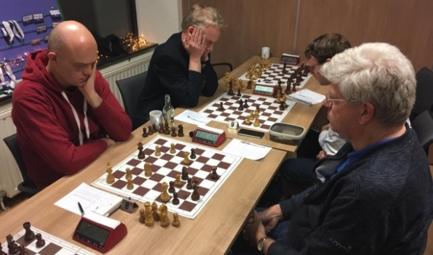 Kees Stap (rechts) haalde het beslissende halfje voor matchwinst.