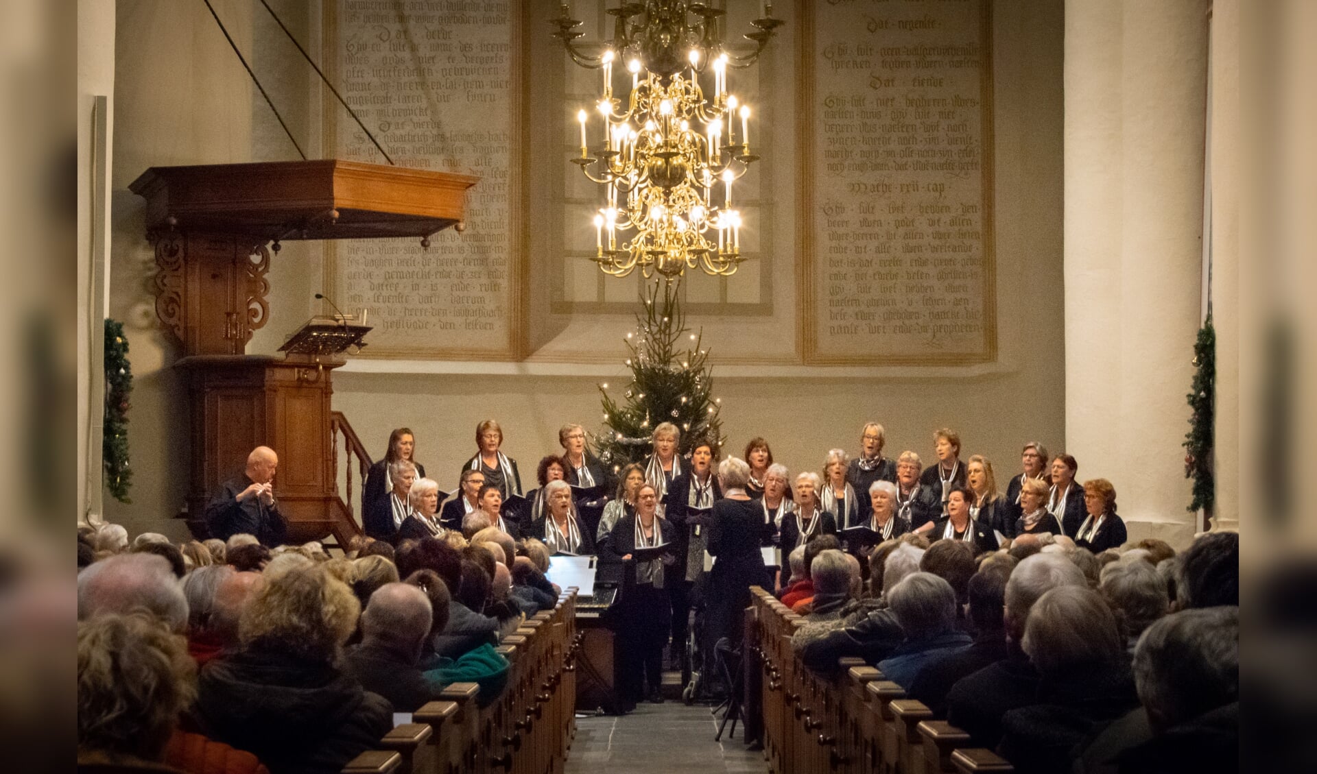 Vrouwkoor Eigen Wijs zingt in de Grote Kerk te Wijk bij Duurstede in 2018