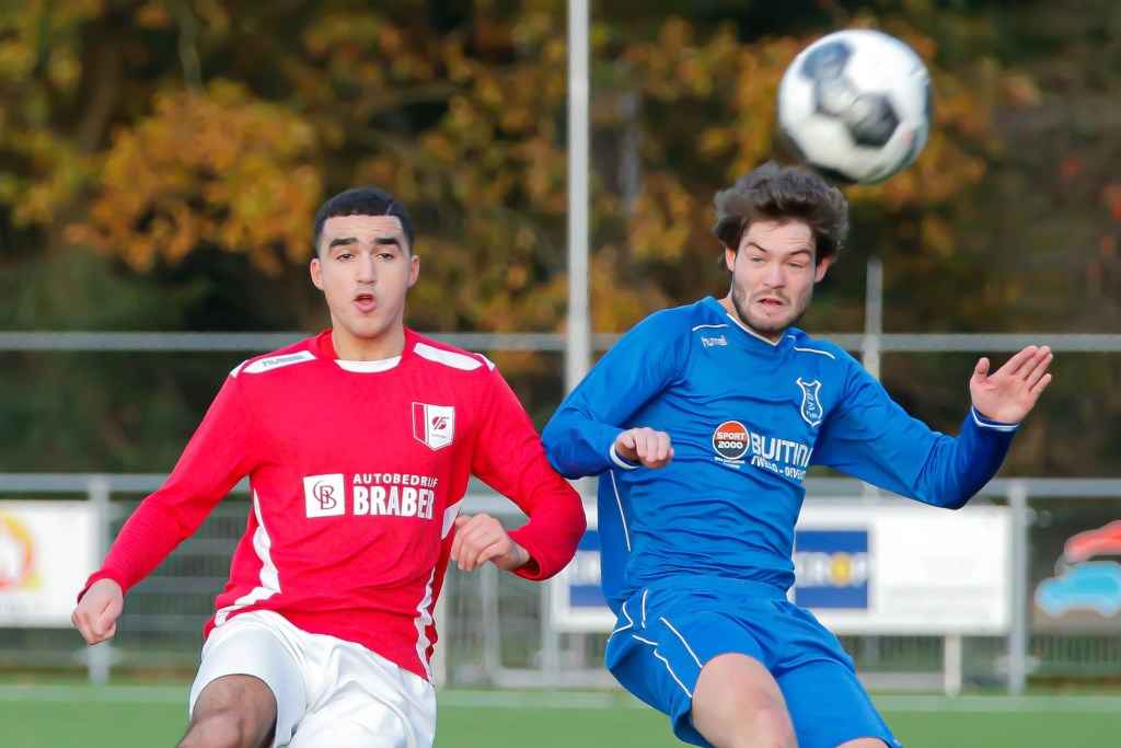 Anass el Hassnaoui (links), wil dit seizoen topscorer van het district Oost worden.