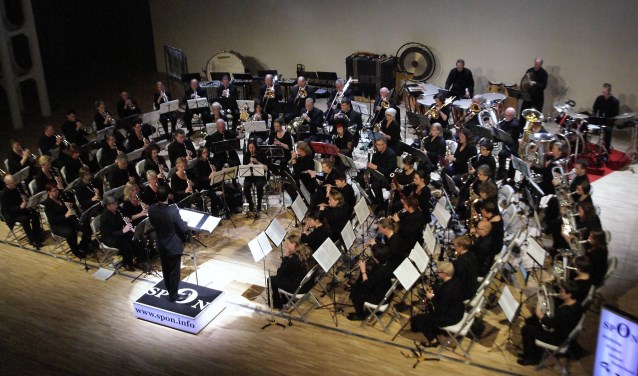 Bram Soentjens dirigeert een eerder projectconcert