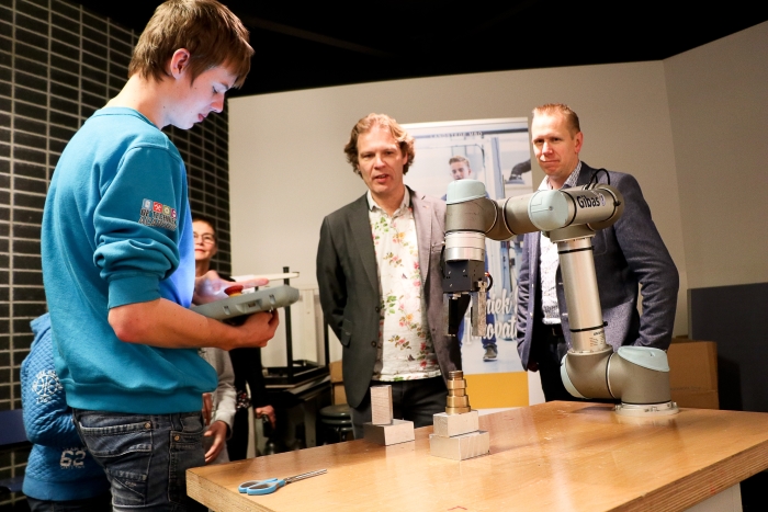 Wethouder Marcel Companjen (midden) en Techniekverbinder Oswald Broeksema (rechts)