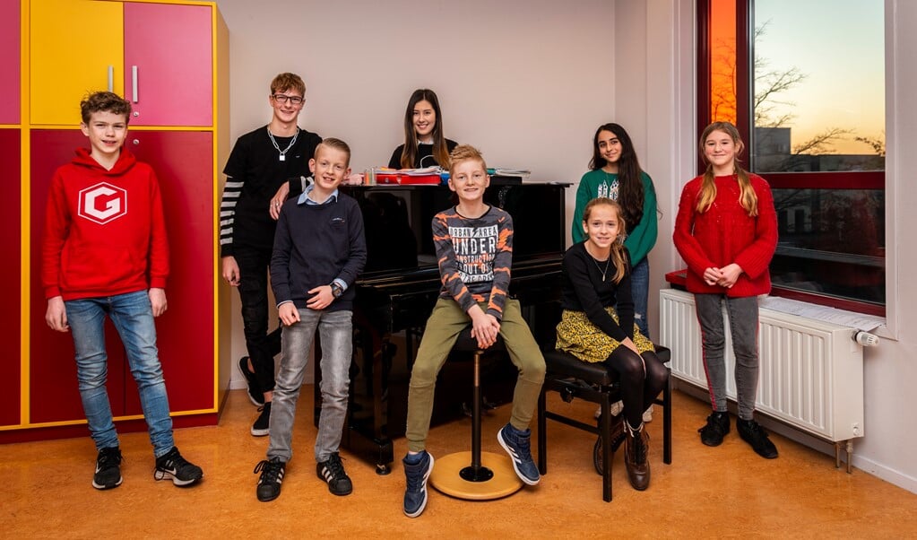 De talenten van Muziekschool Barneveld. (Henk-Jan ontbreekt op de foto's.) 