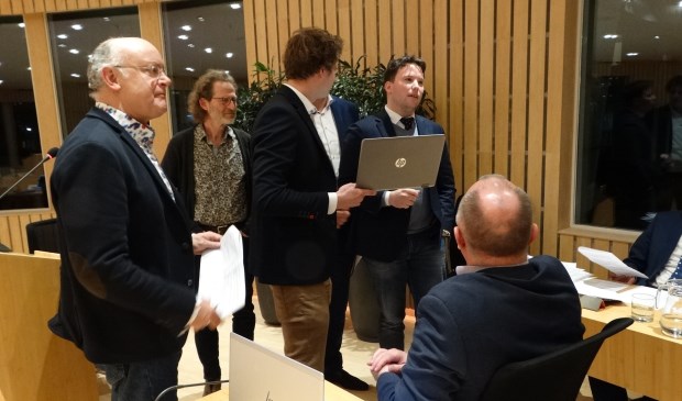 Een avond met veel schorsingen over talrijke moties en amendementen