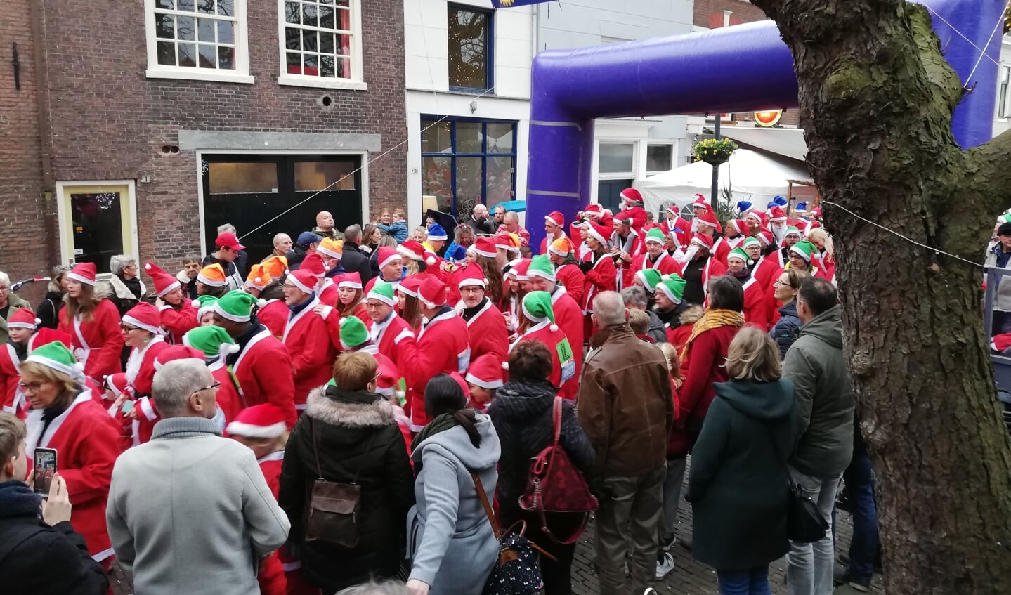 Een beeld uit 2019. Het moge duidelijk zijn dat de 1,5 meter moeilijk te handhaven zou zijn