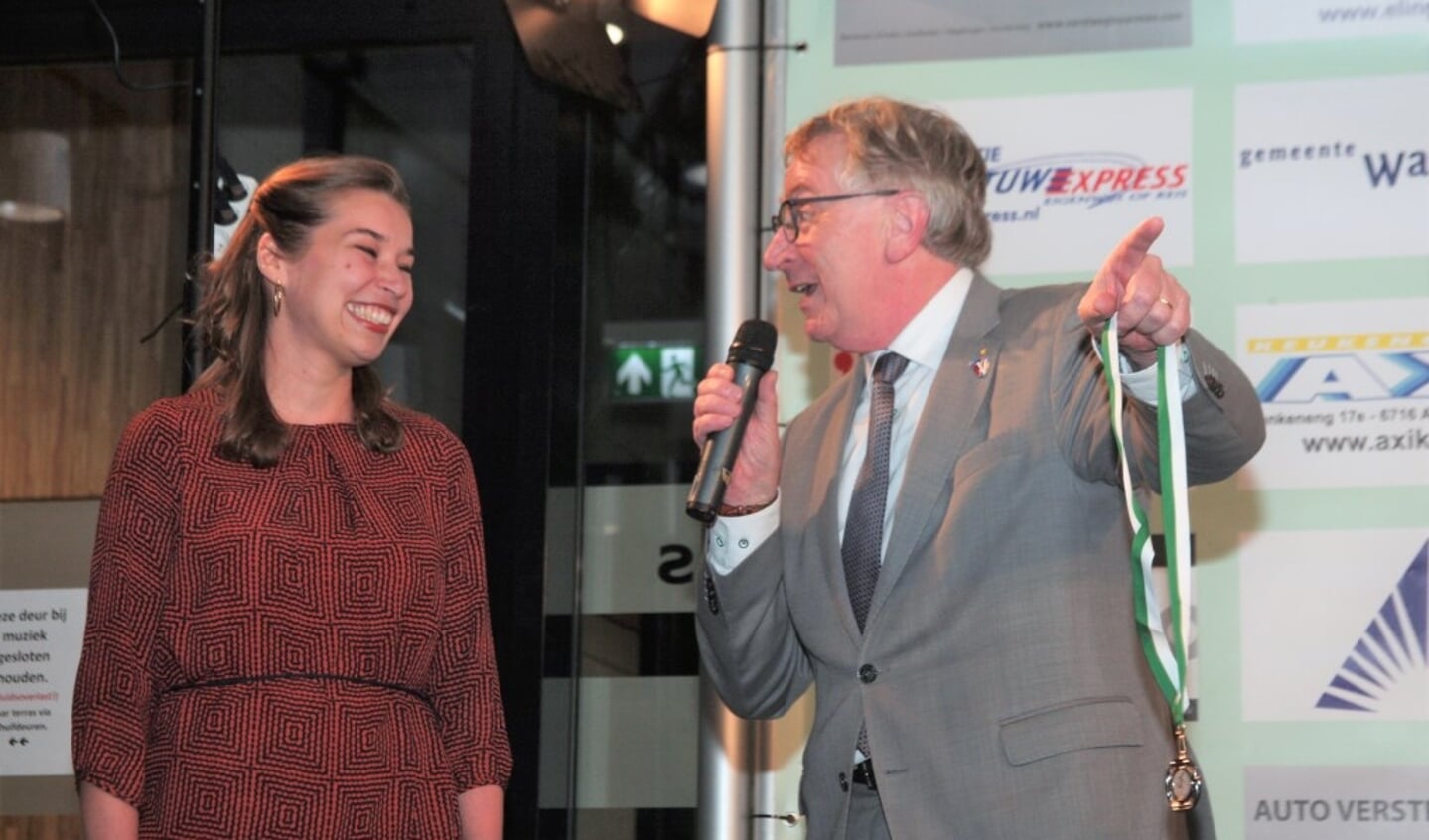 Burgemeester Geert van Rumund is vol lof over de prestaties van Tartlétos-atlete Lotta van Leeuwen.