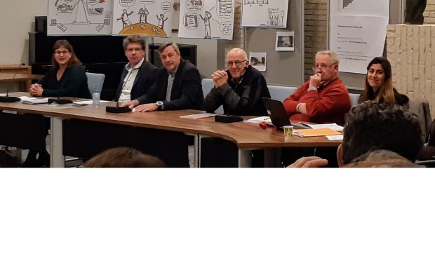 Bezwaarmakers tijdens de zitting tegen het koelhuis van Vernooij