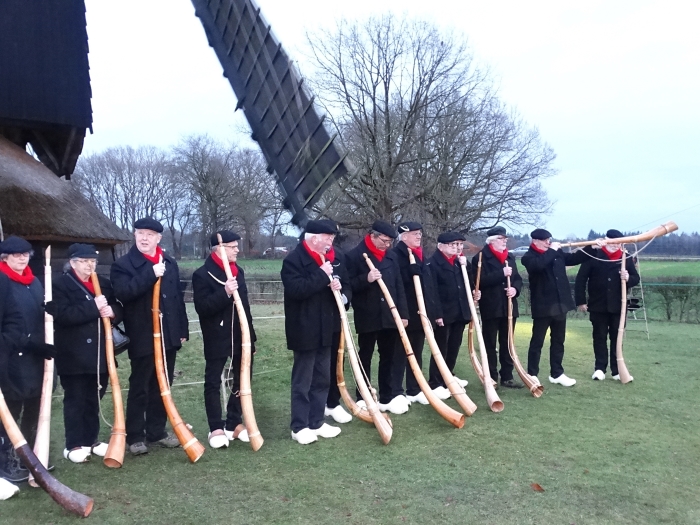 Midwinterhoornblazers bij de Doesburgermolen