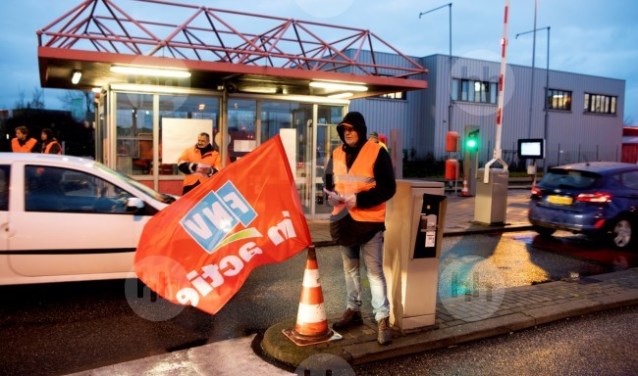 Protest bij de toegangspoorten van Tata Steel