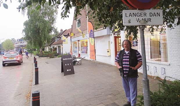 Derk Frederiks in 2015 voor zijn winkel