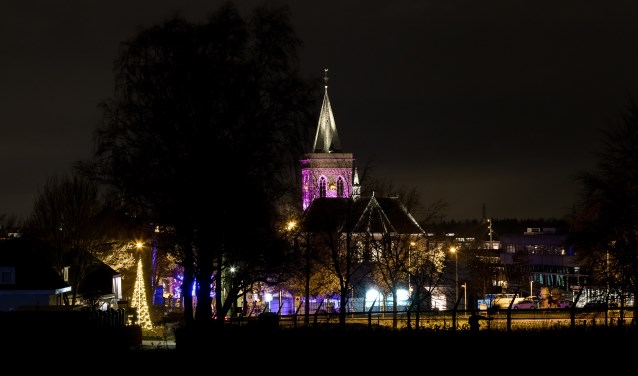 De Oude Kerk werd in nieuw 'theatraal' licht gezet