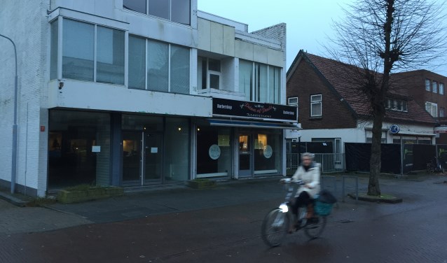 Leegstand in de Nieuwe Kom in Nieuw-Vennep. Komen hier ooit nog winkels in?
