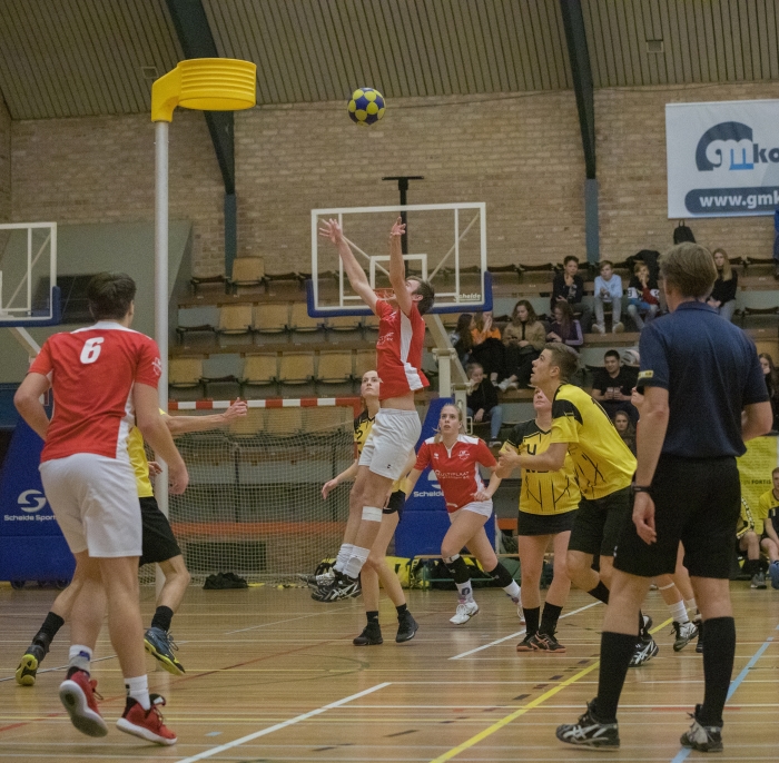 Dennis van Eijl met de doorloopbal