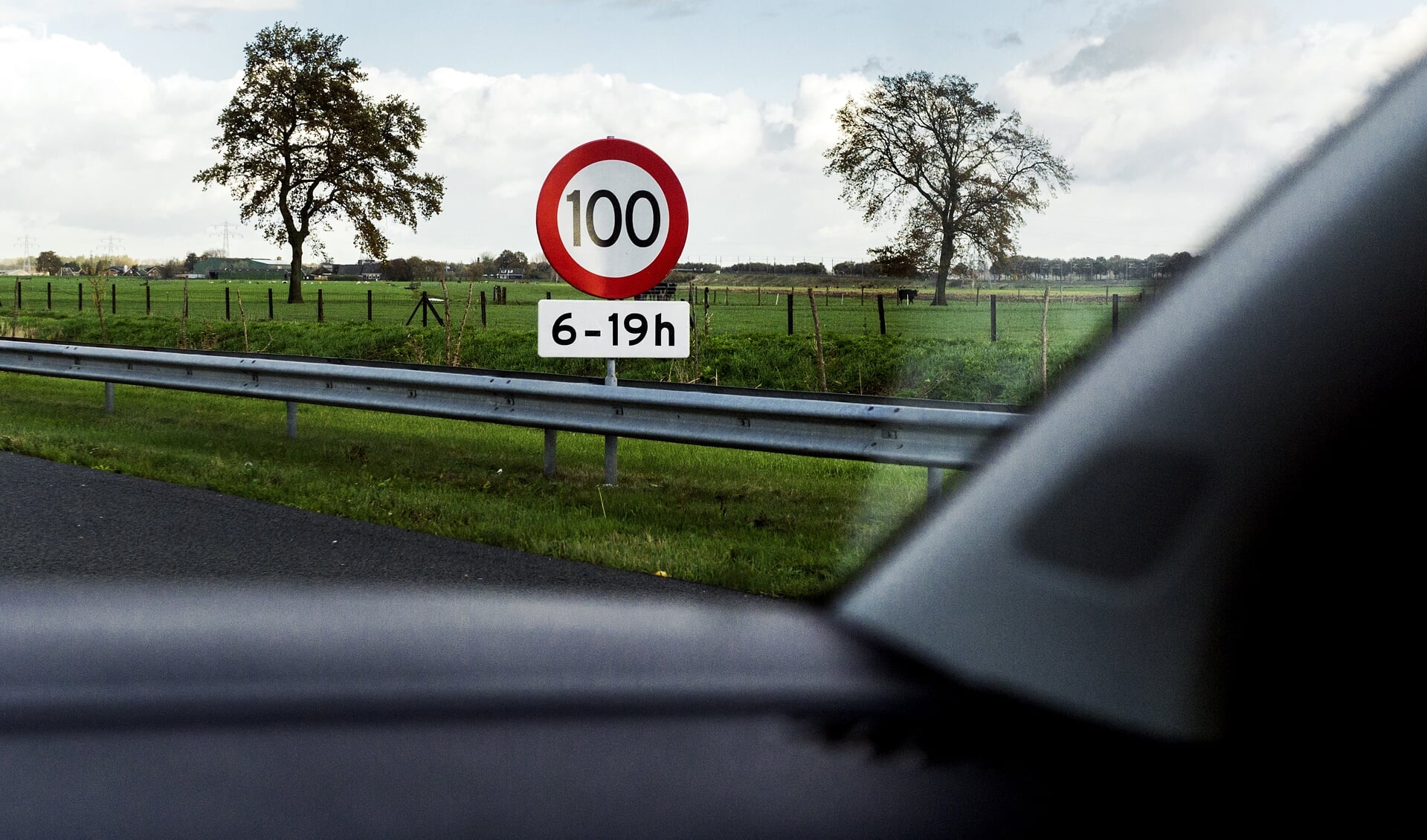Het is serieus met het stikstofprobleem. Zo wordt de maximumsnelheid op de snelweg honderd kilometer per uur.