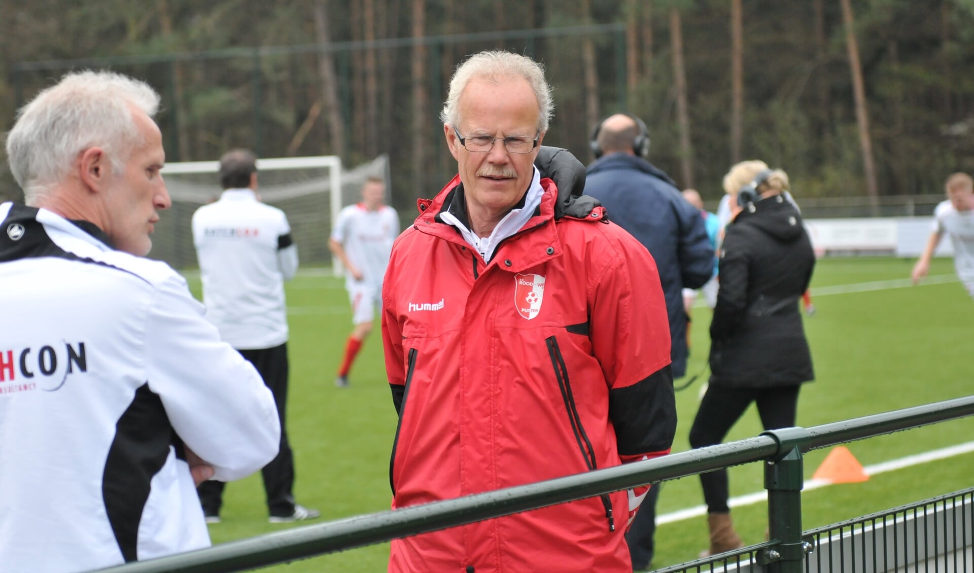 Na een aantal kritieke weken is Rood-Wit'58-elftalleider Gert Posthouwer aan de beterende hand.