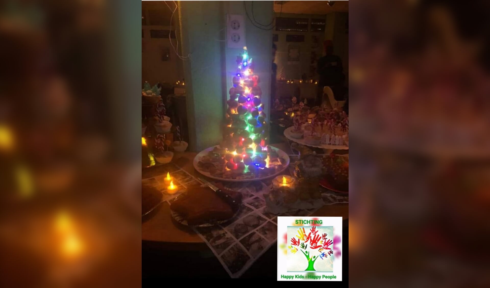 toetjes tafel met sousjes kerstboom gemaakt door vrijwilligster Lorena