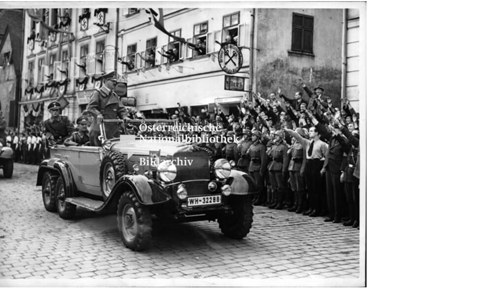 Deze auto, met Hitler bij de annexatie van Tsjecho-Slowakijke, is te zien in het NMM.