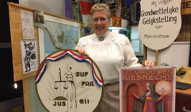 Na haar voordracht bij ‘De Tijdlijn van Leersum’ poseert Jolanda Broere als Aletta Jacobs, die leefde van 1854 tot 1929.