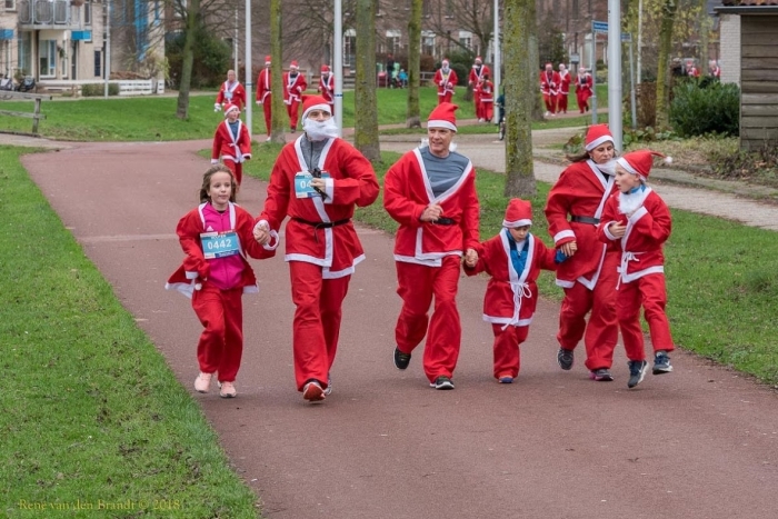 Kerstmannen in actie voor het goede doel