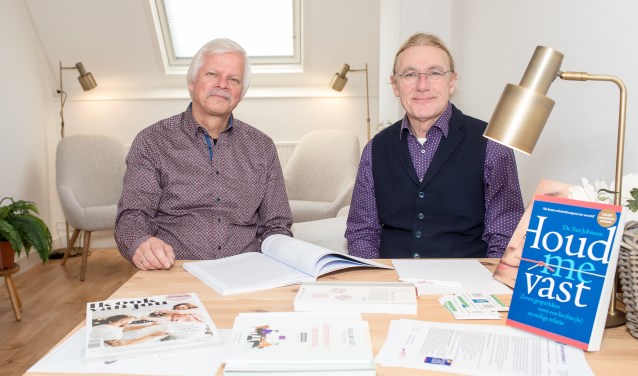 Rien Fidder (l) en Gert-Jan Brandenburg willen stellen in zwaar weer helpen om de verbinding terug te vinden.