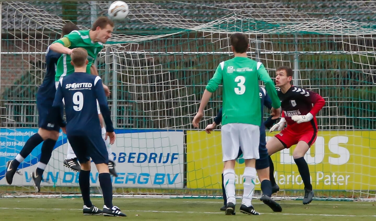 Aanvoerder Martien van den berg scoorde weer voor SDS '55.