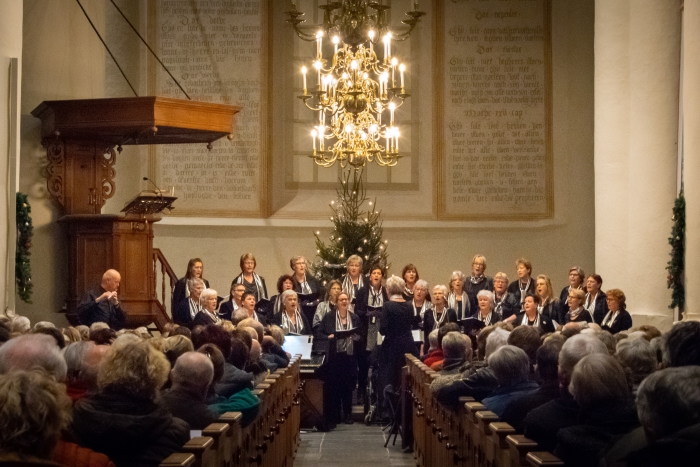 Vrouwenkoor Eigen Wijs zingt met Kerst