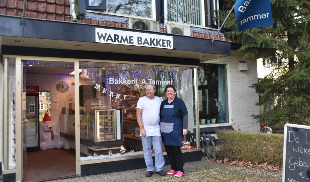 Bakker Ton en zijn vrouw Ank sluiten de bakkerij. Ze krijgen eindelijk tijd voor andere dingen.