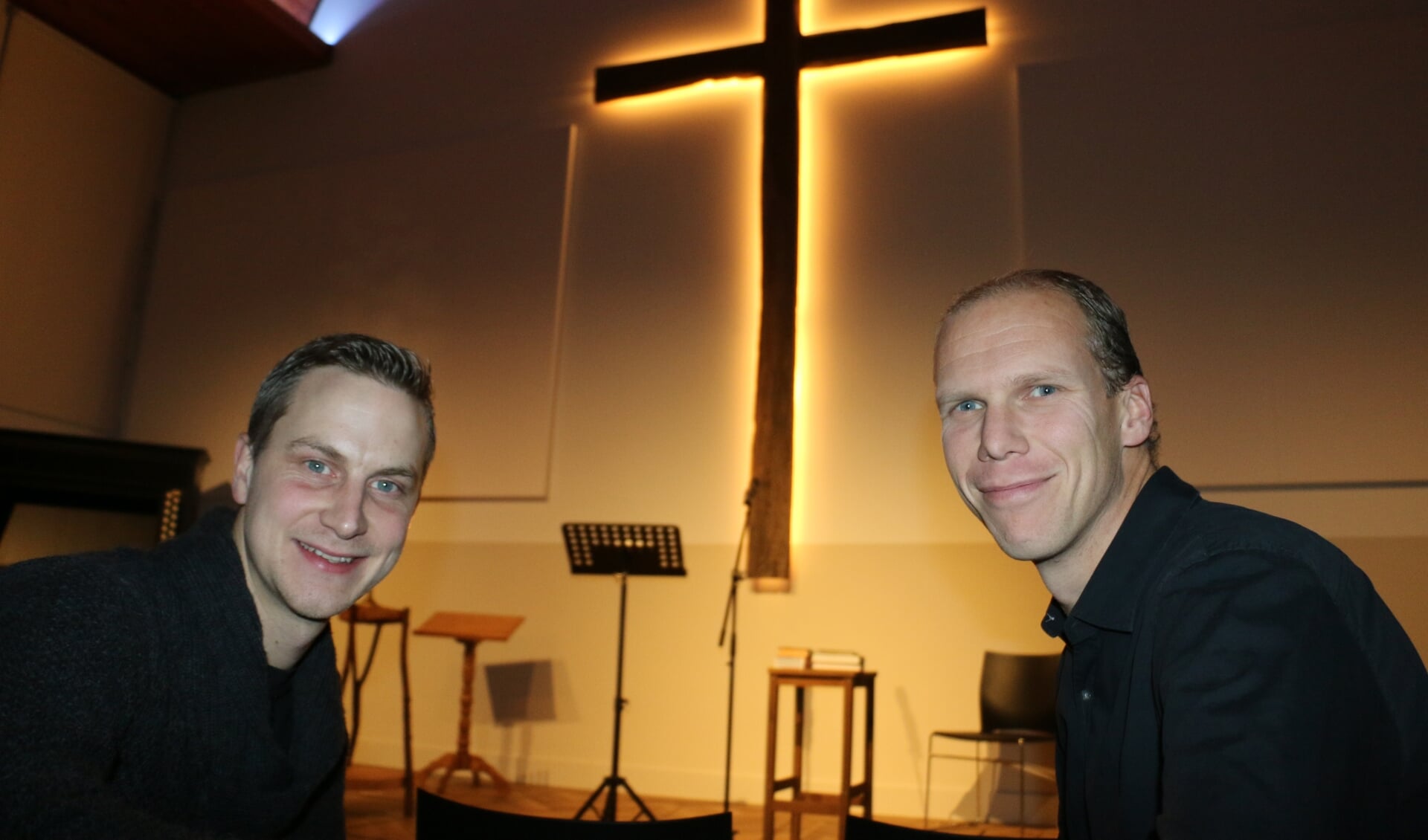 Jonathan Hoekstra (links) en Erik Huising. ,,Als protestanten zijn we nogal eens slecht in het luisteren.