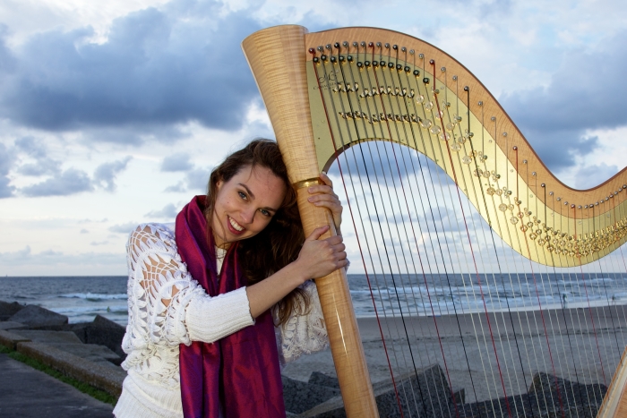 Harpiste Annemieke IJzerman