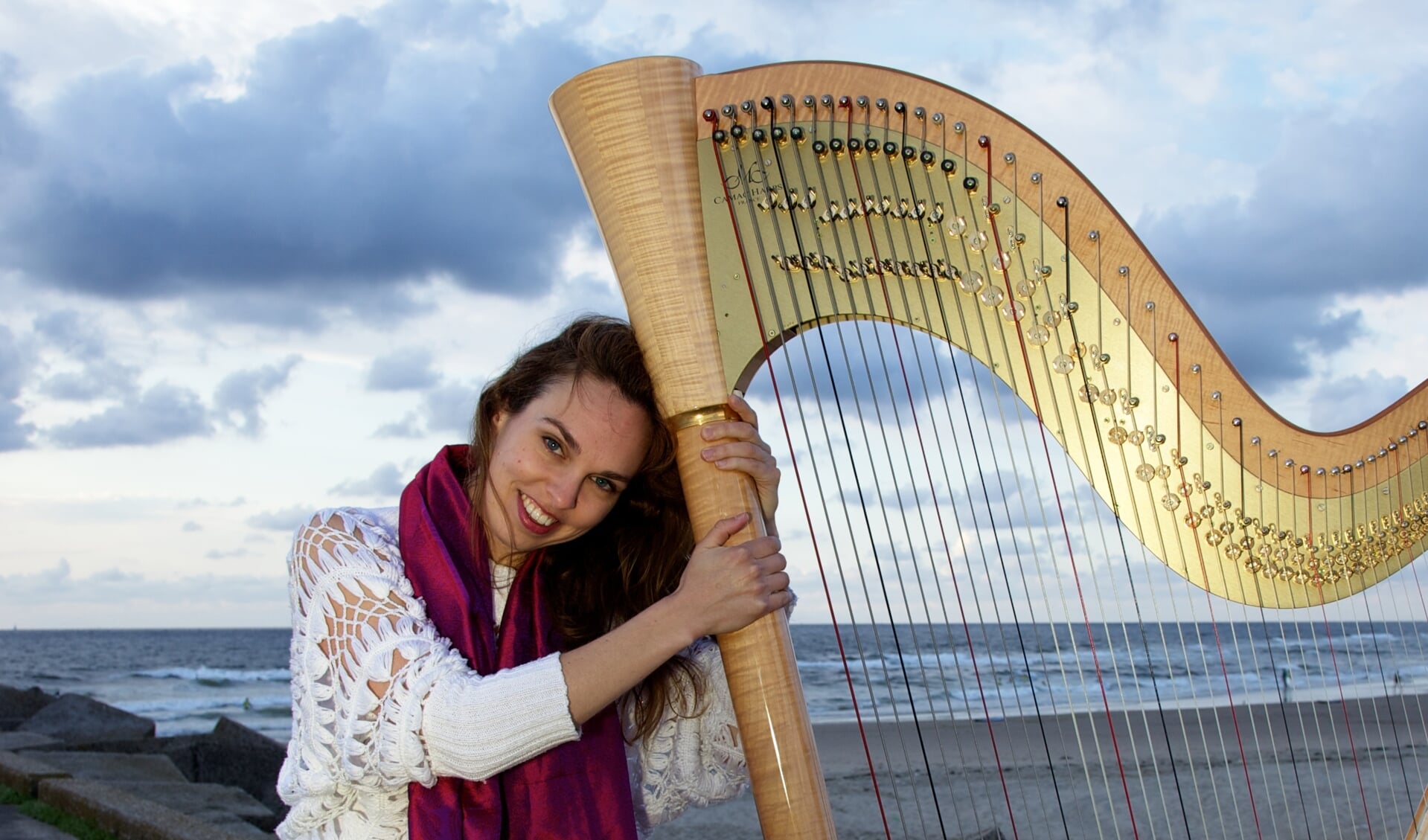 Harpiste Annemieke IJzerman