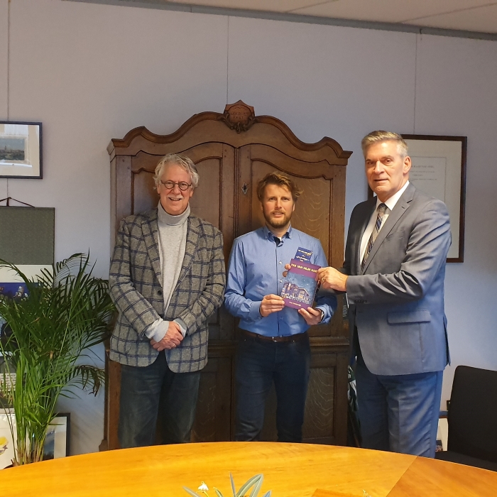 Overhandiging Pak van mijn hart