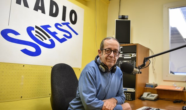 Jean Heijl neemt begin volgend jaar weer plaats achter de microfoon in de studio van Radio Soest. Hij ziet de toekomst met vertrouwen en positief tegemoet.