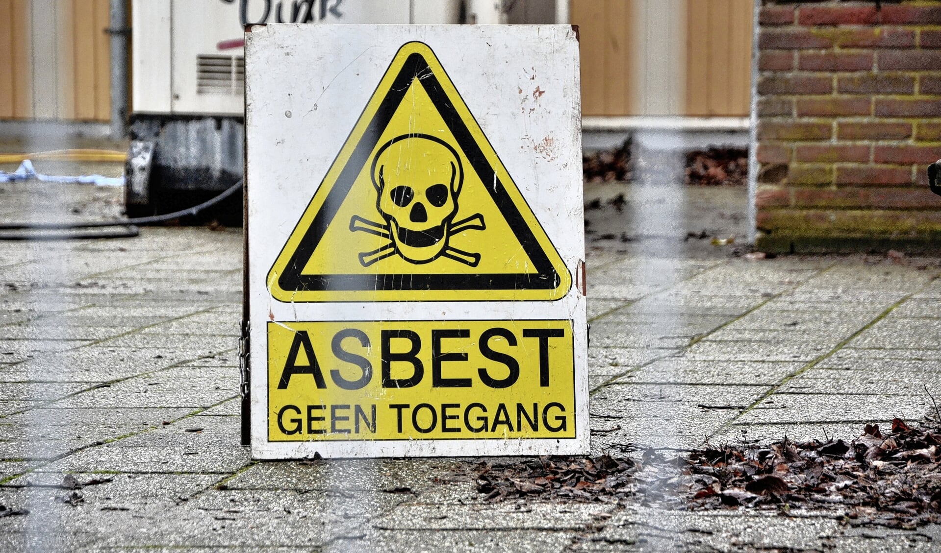 Asbestsanering bij de Eben- Haezerschool in Barneveld.    3773978_bk52stasbestsanering4.jpg