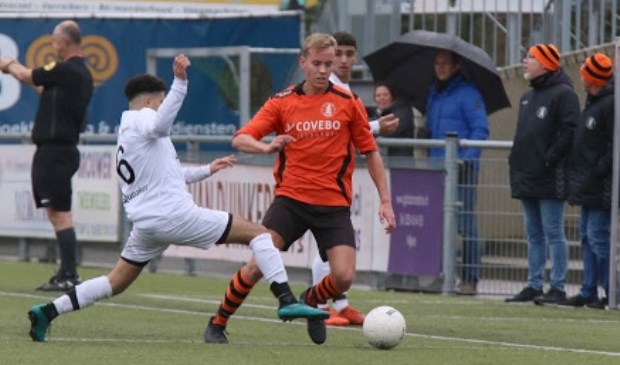 De eerste editie werd gewonnen door DVS'33 (witte tenues), nadat zij in de halve finale het organiserende Sparta Nijkerk na penalty's versloegen
