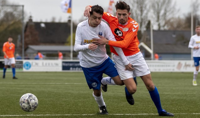Jordi Smulders namens Arkel in duel met Patrick Zwart van Altena.