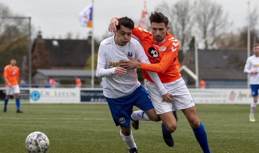 Jordi Smulders namens Arkel in duel met Patrick Zwart van Altena.