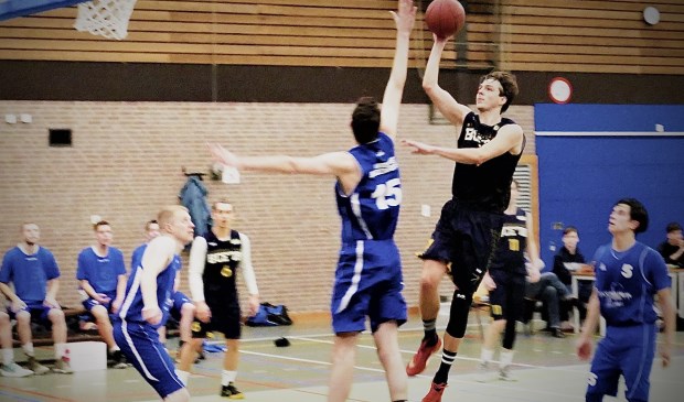 Topscorer Yannick van der Zalm aan het werk