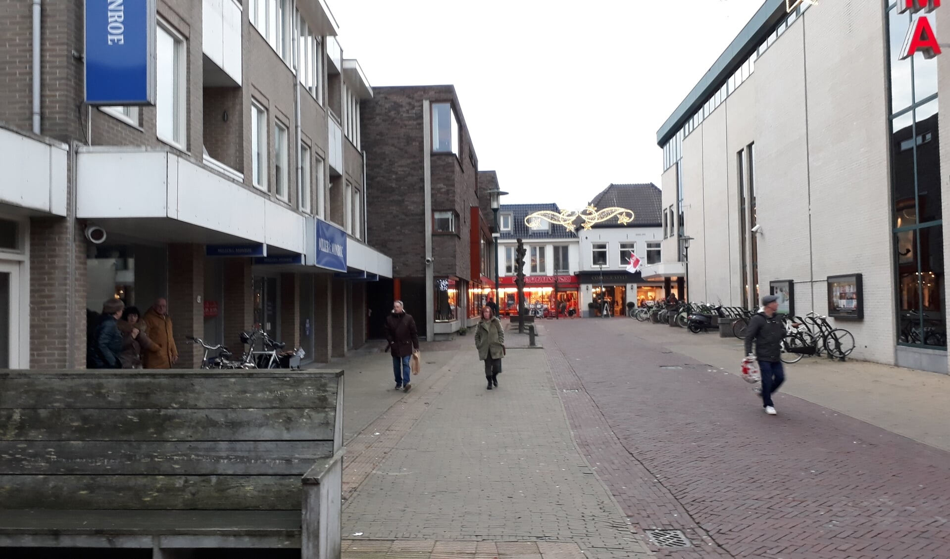 Het 'zielloze' centrum van Barneveld heeft volgens Plaatselijk Belang dringend een groene 'upgrade' nodig. 