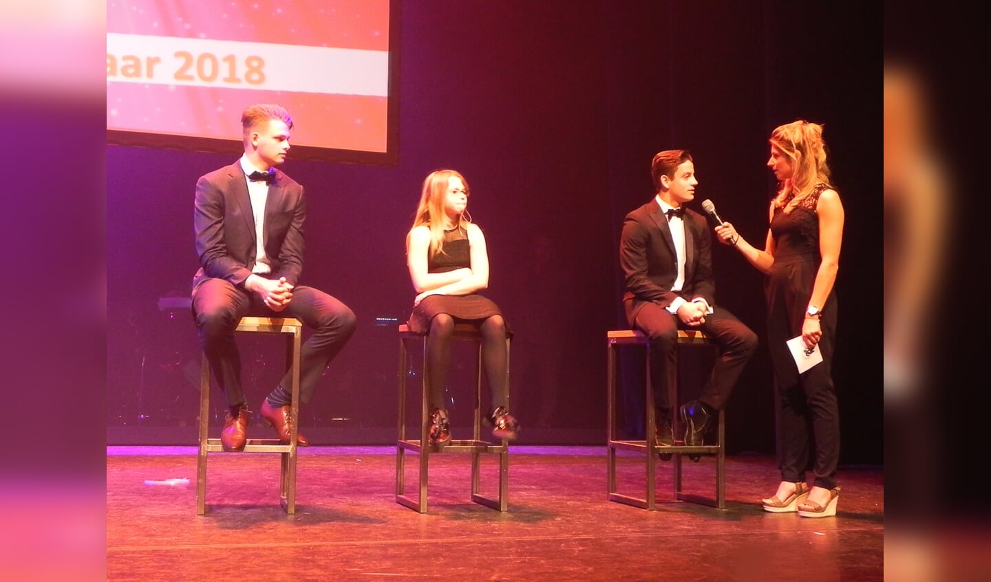 Tessa Veldhuis interviewt de genomineerden voor Sporttalent van het jaar. V.l.n.r.: Rik Damen - Volleybal (beach en zaal)
Anouk van Maren - Skiën
Bram van Battum - Hockey 