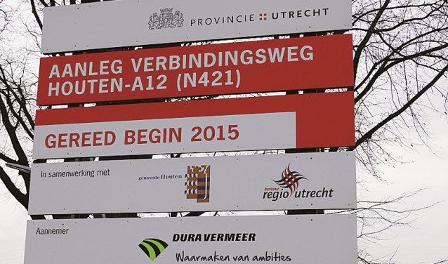 De aanleg van deze nieuwe weg - de Limesbaan - had het sluipverkeer in het buitengebied grotendeels moeten oplossen. Volgens bewoners is dat niet gelukt.