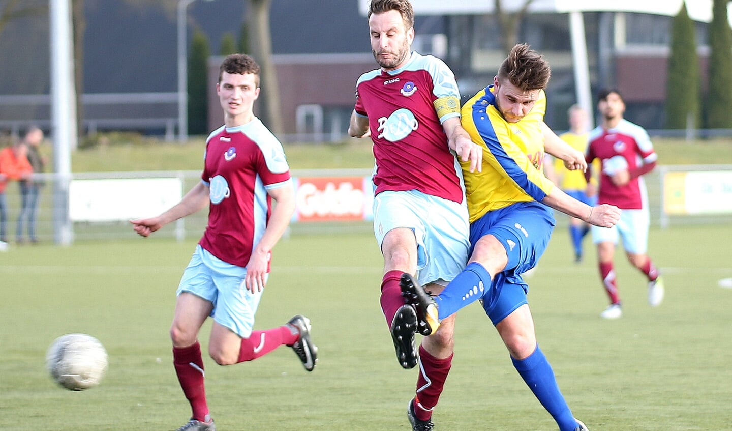 Forse schorsing Jeroen Berkhof (geel shirt)