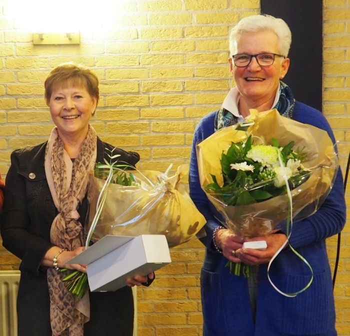 Naast Gerard Kok en Marieke van de Beek zijn ( links) Ina't Jong en Lia van de Boogaard gehuldigd.