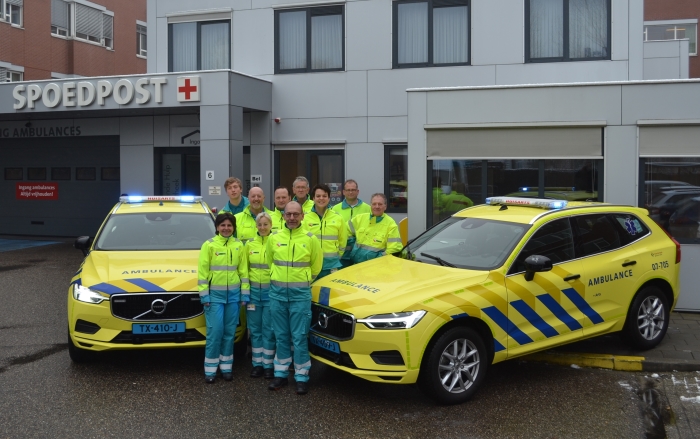 Alle chauffeurs met de twee nieuwe dienstauto’s van Huisartsenpost Gelderse Vallei