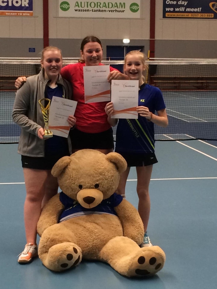 Syra van Kempen, Amber Veeken, Denise Hultermans en Beer Richard